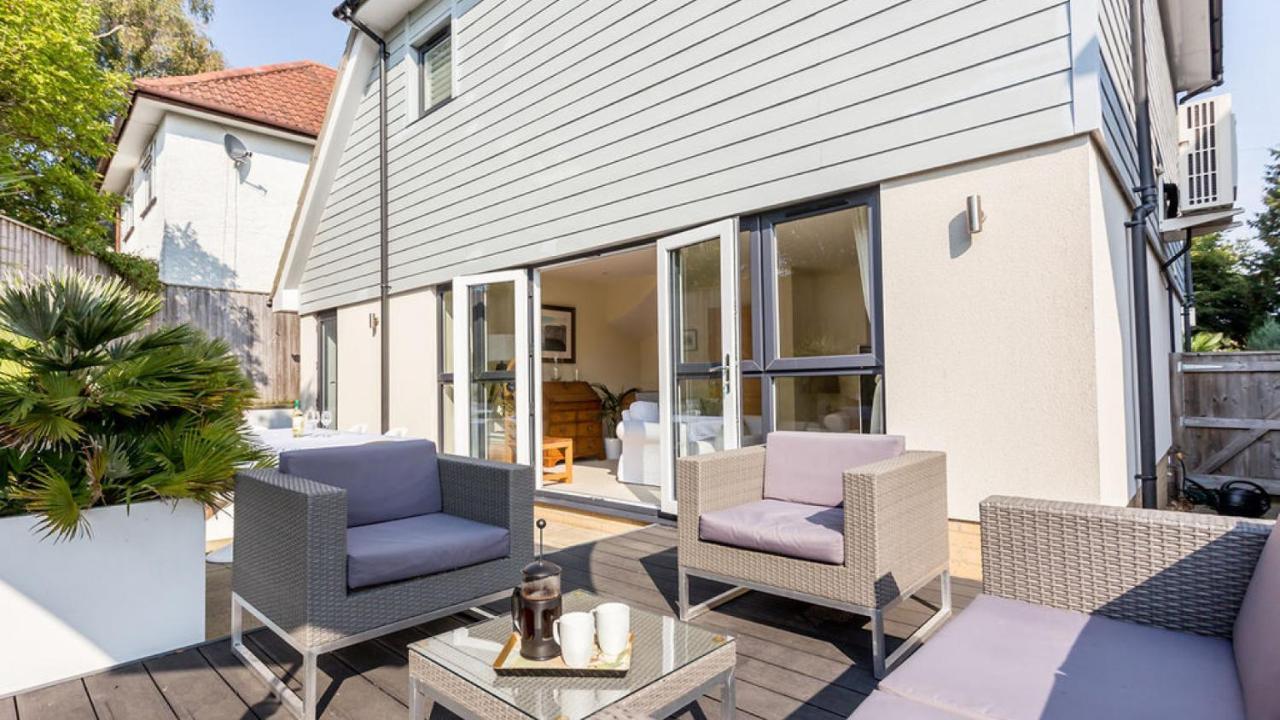 Twin Palms Villa Poole Eksteriør billede